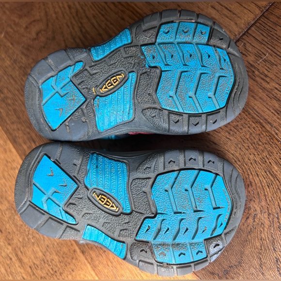 Keen rainbow toddler sandals size 5 EUC - Picture 2 of 5